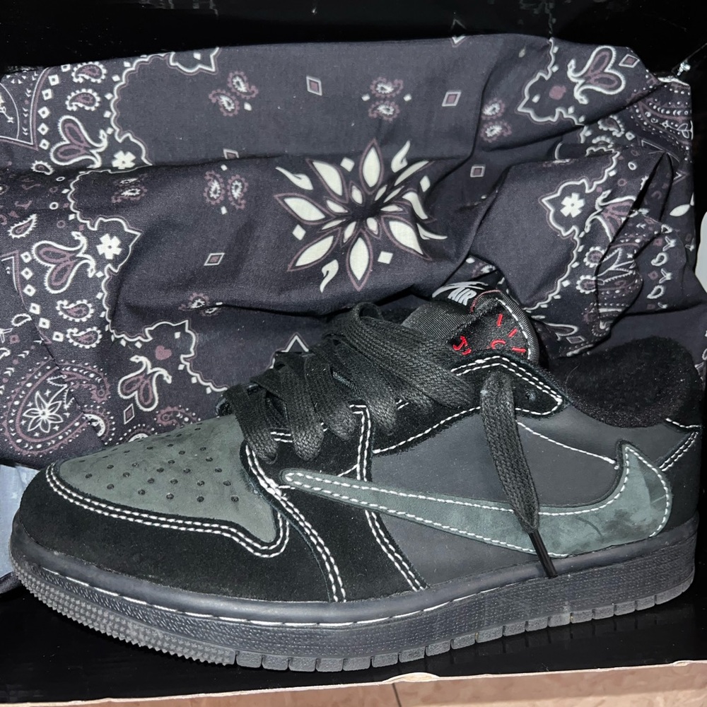 Travis scott dunks - Picture 2 of 3